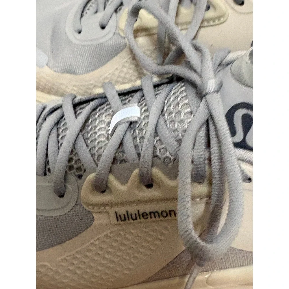 Lululemon‎ Women Gray White Running Training Sneakers Athletic Comfort Sz9.5